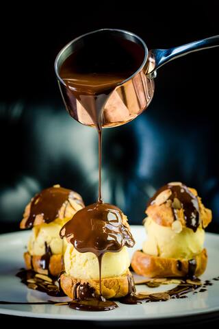 profiterolles-la-chocolaterie-restaurant-by-lateliermbb.jpg